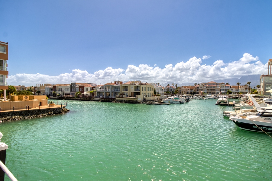2 Bedroom Property for Sale in Harbour Island Western Cape